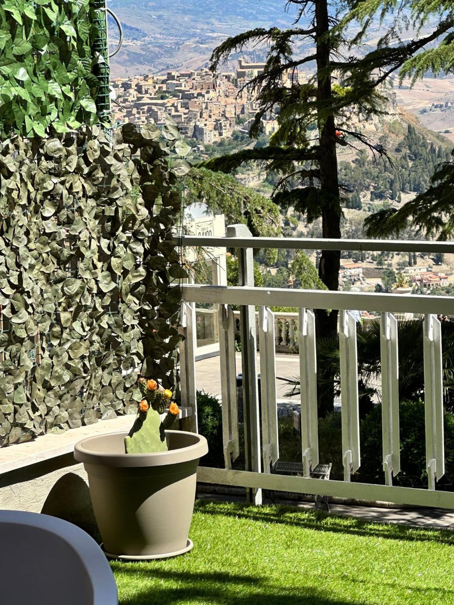 Doctor House Standard, Suites & Luxury Rooms Enna Eksteriør bilde